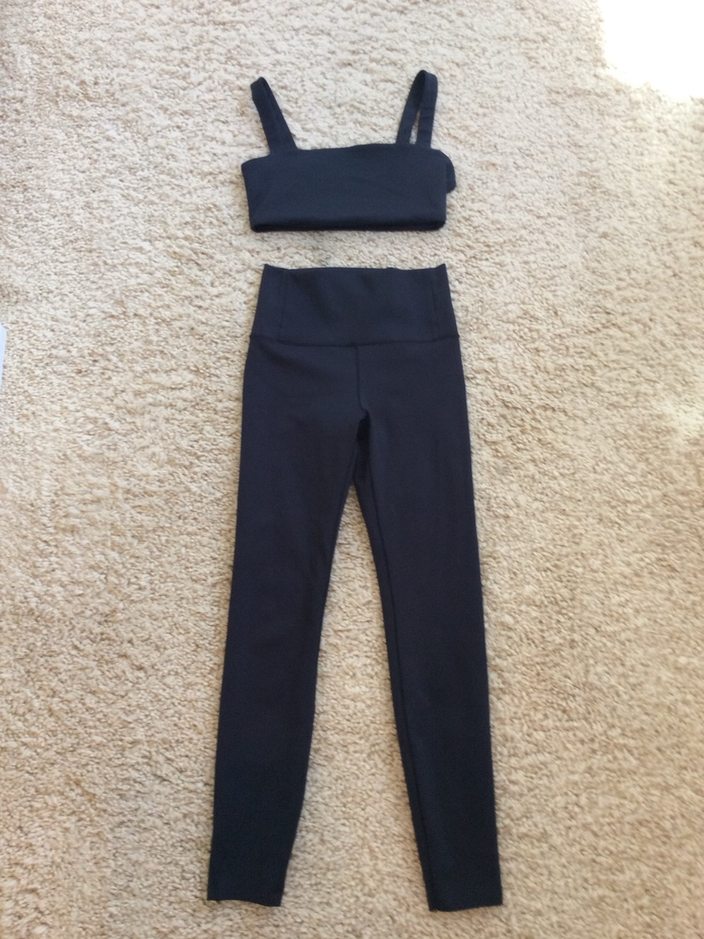 Vuori Evolve Leggings and Matching Sports Bra - Black - Size XS - Picture 2 of 10